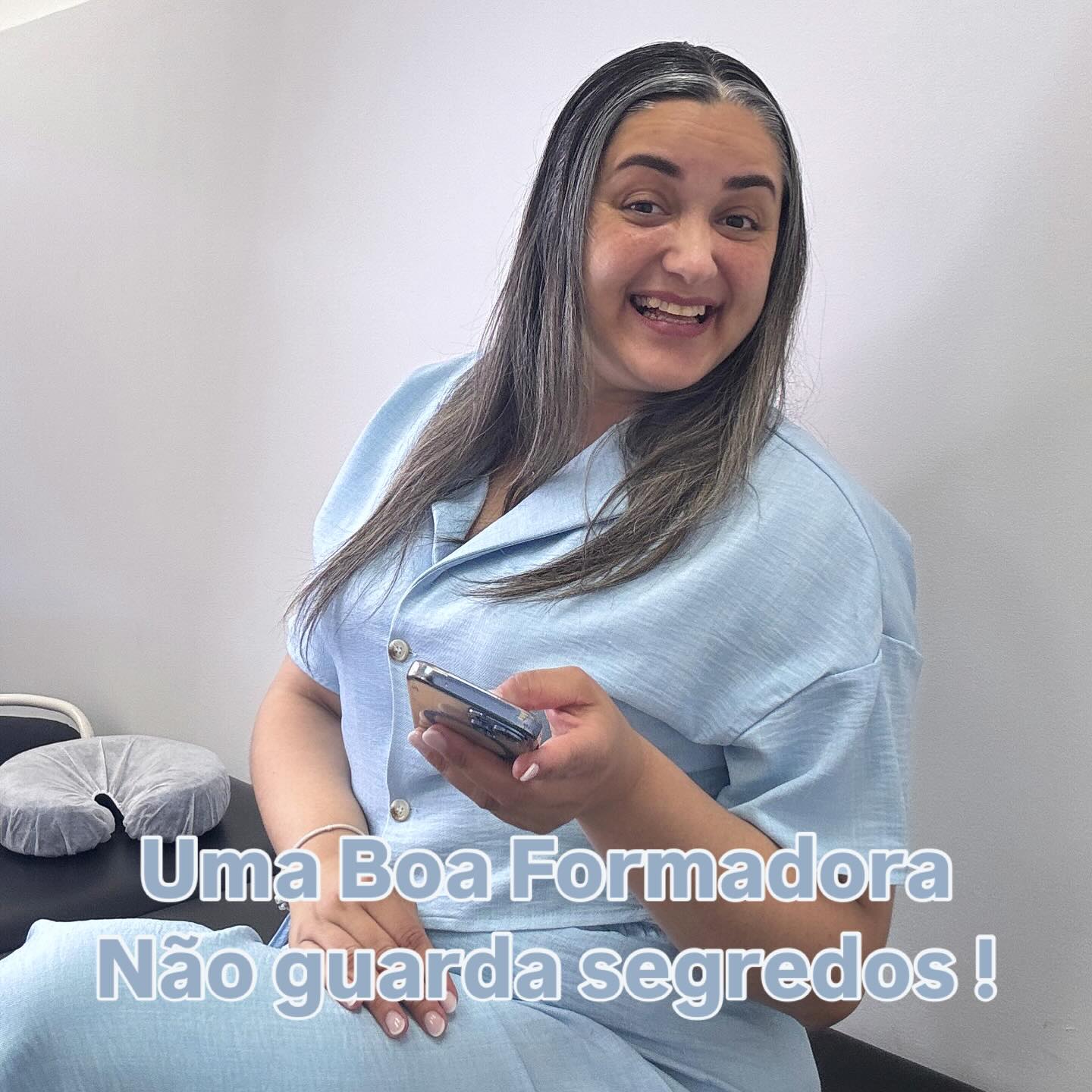 🔑 Uma boa formadora não guarda segredos!

No meu curso, partilho contigo tudo o que realmente faz a diferença na tua prática – sem esconder nada!
Cada técnica, cada detalhe, cada dica que aprendi ao longo da minha experiência está lá para te ajudar a crescer com segurança, autonomia e profissionalismo. 💡✨

Porque quando uma mulher ensina outra a brilhar, todas crescem! 💪👁
Estás pronta para aprender sem atalhos e dominar a arte de embelezar  com confiança?

📚 Formação completa | Técnica verdadeira | Suporte real

Marca aquela colega que merece uma formação sem segredos! 👇
#FormadoraComPropósito #MappingDePestanas #CursoDePestanas #LashArtistPortugal #FormaçãoEstética #PartilhaDeConhecimento